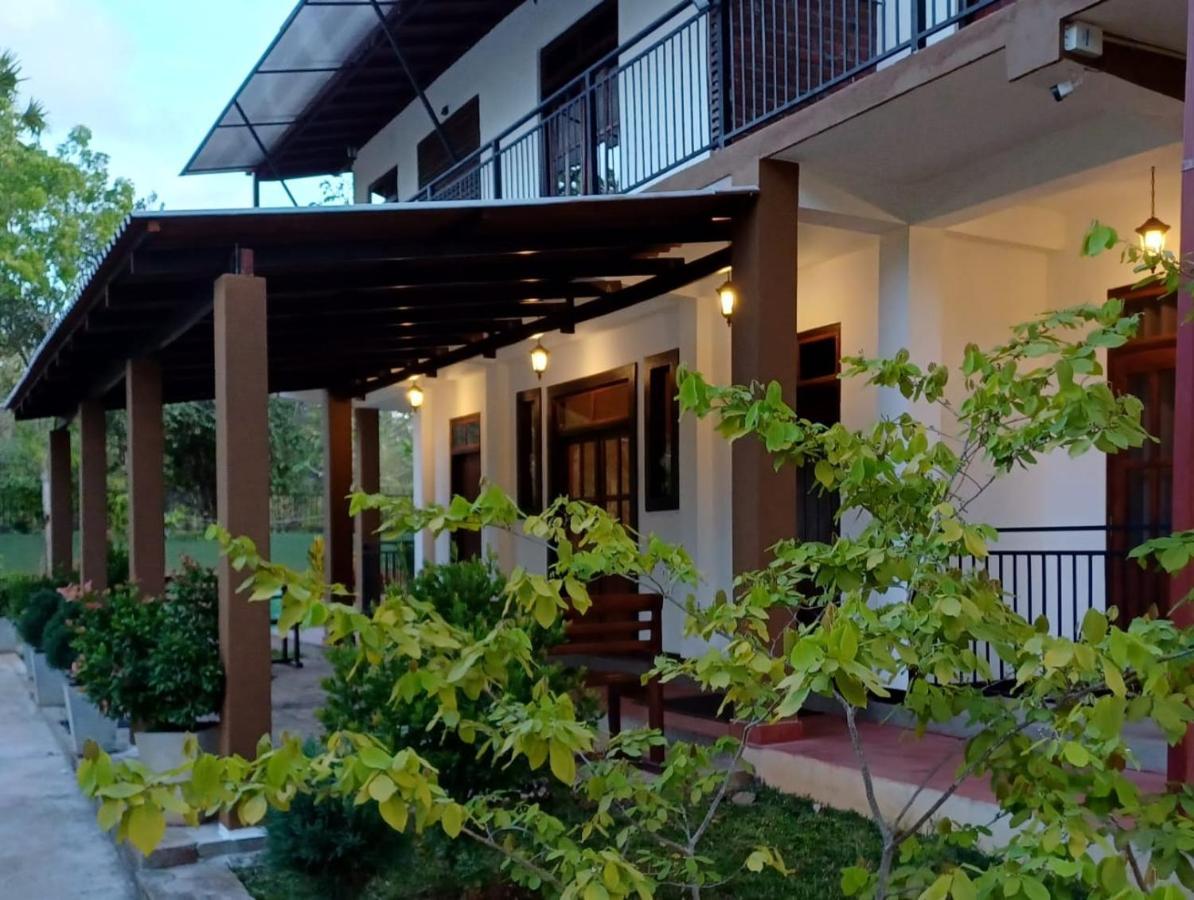 Forest Edge Villa アヌラーダプラ エクステリア 写真